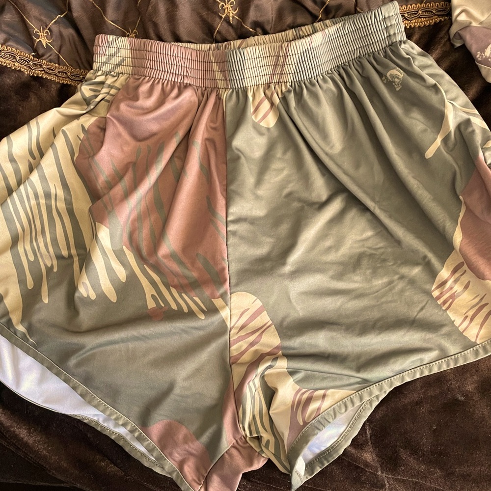 Silkies in size small by Savage Tacticians. With liner.